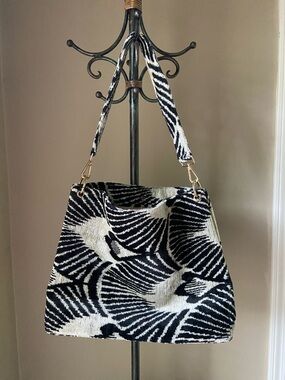 WOLF & WILLA Fan bag Medium Size black/white